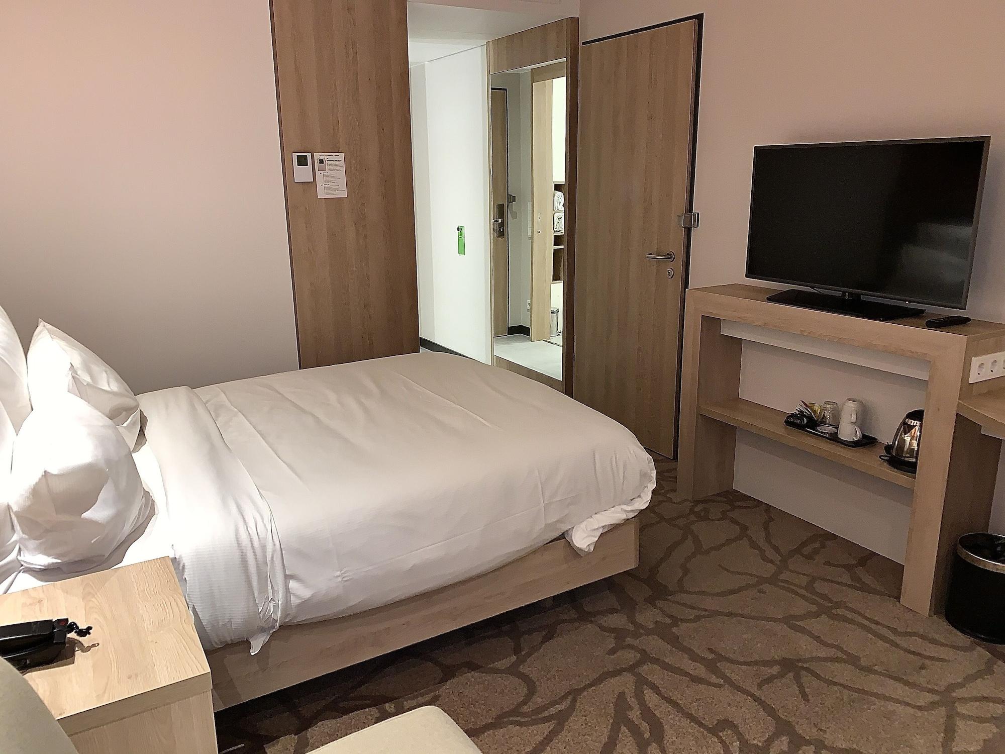Hampton By Hilton Freiburg Hotel Bagian luar foto