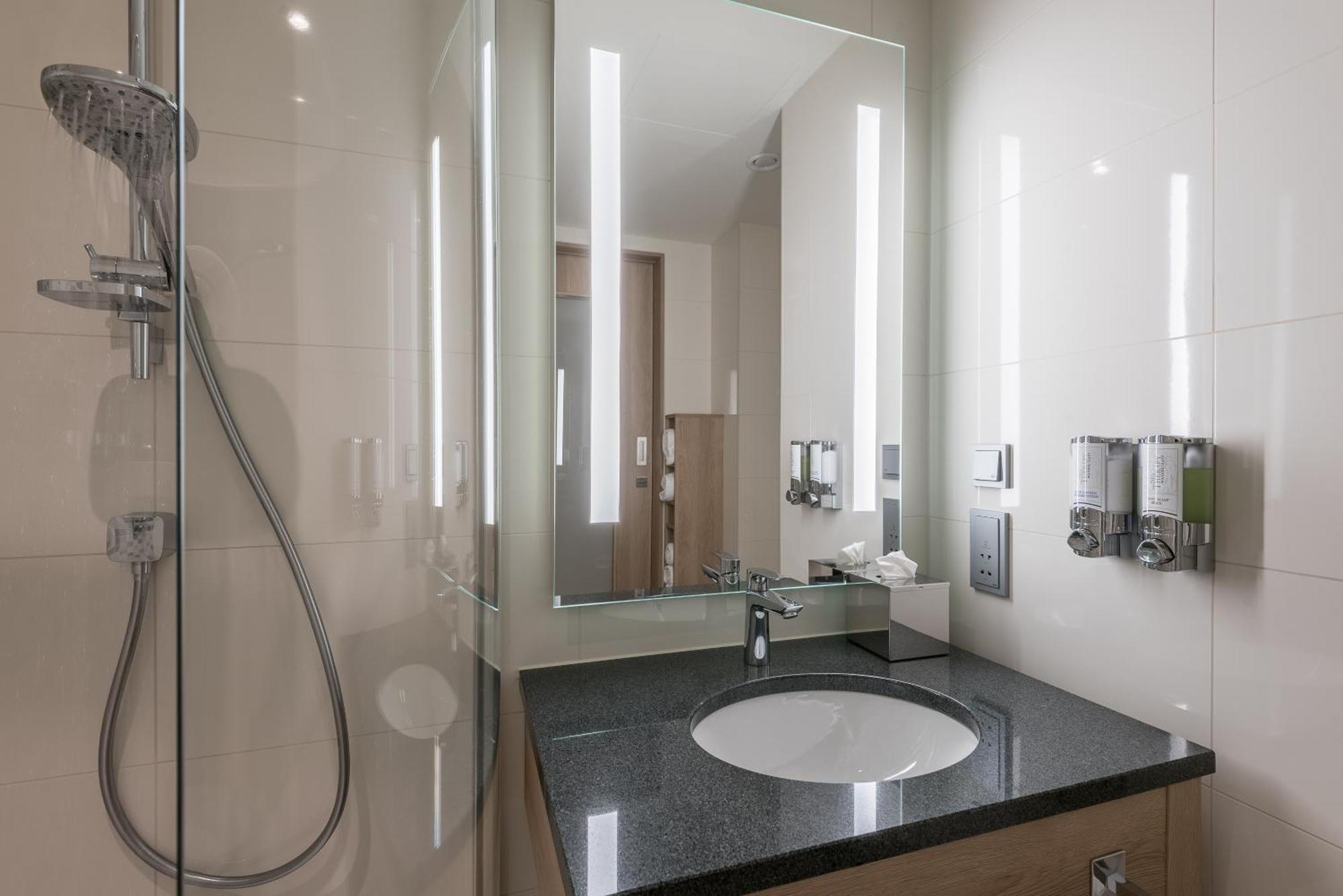 Hampton By Hilton Freiburg Hotel Bagian luar foto