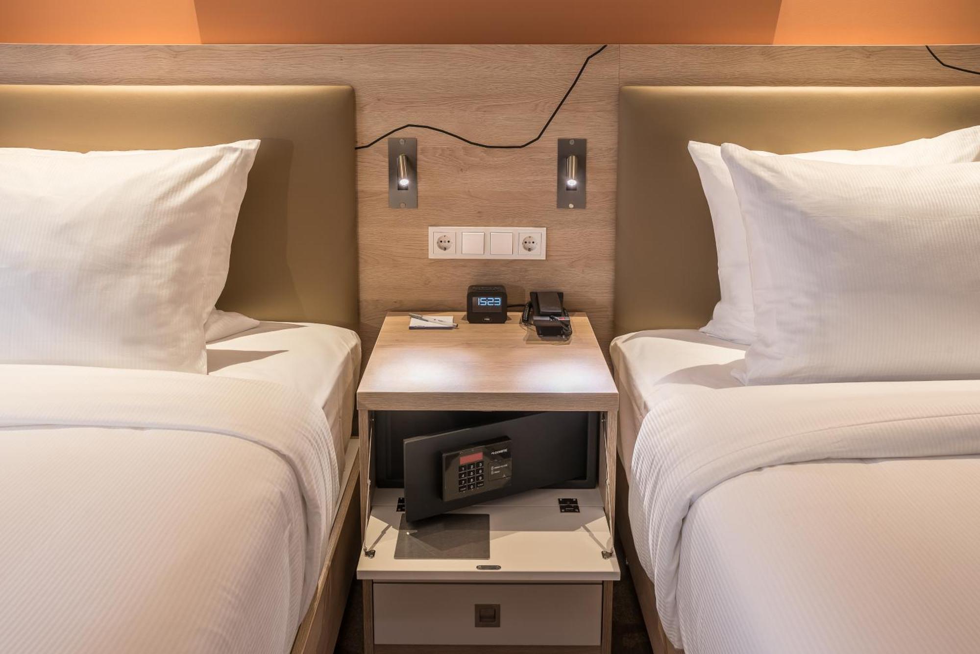 Hampton By Hilton Freiburg Hotel Bagian luar foto