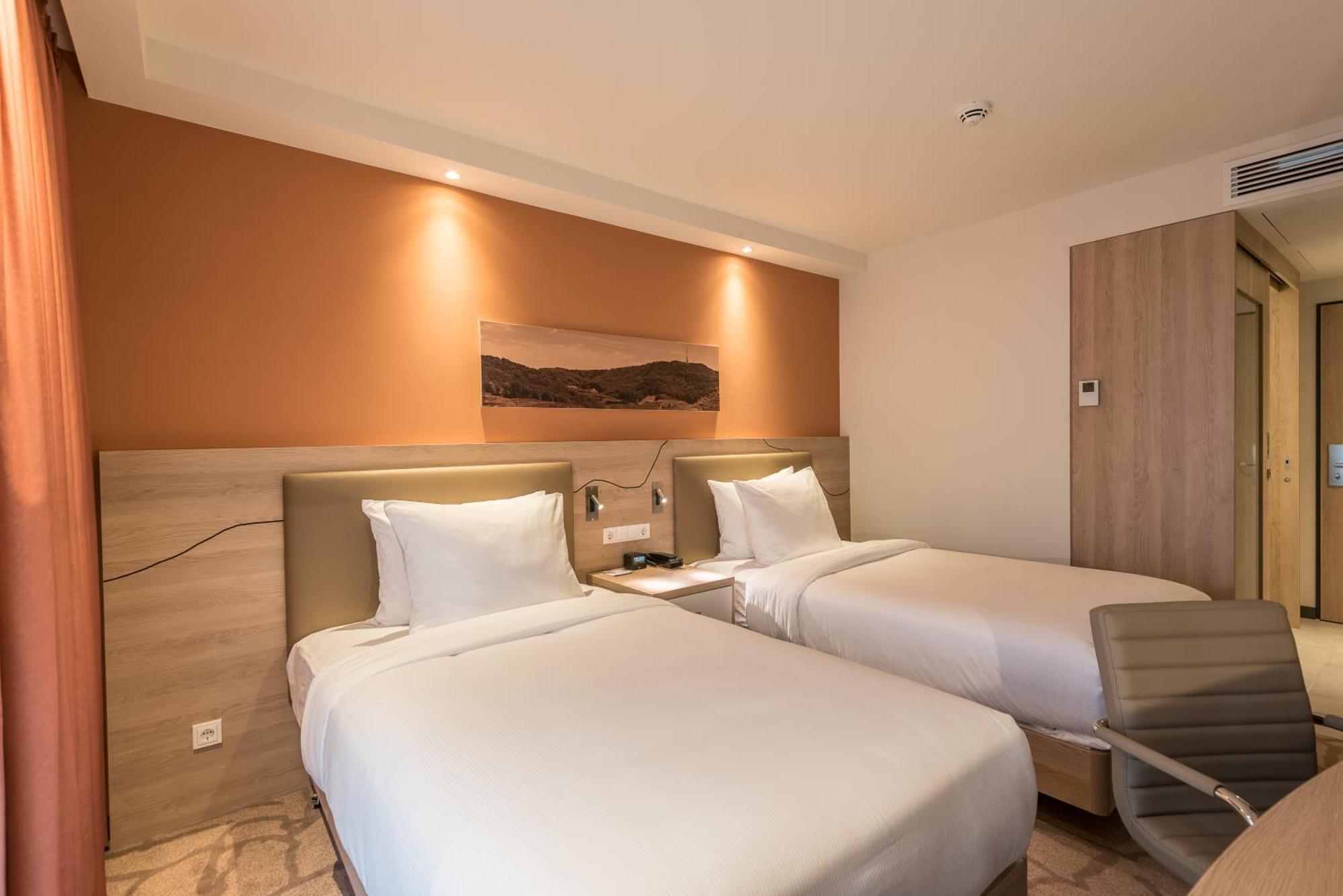 Hampton By Hilton Freiburg Hotel Bagian luar foto