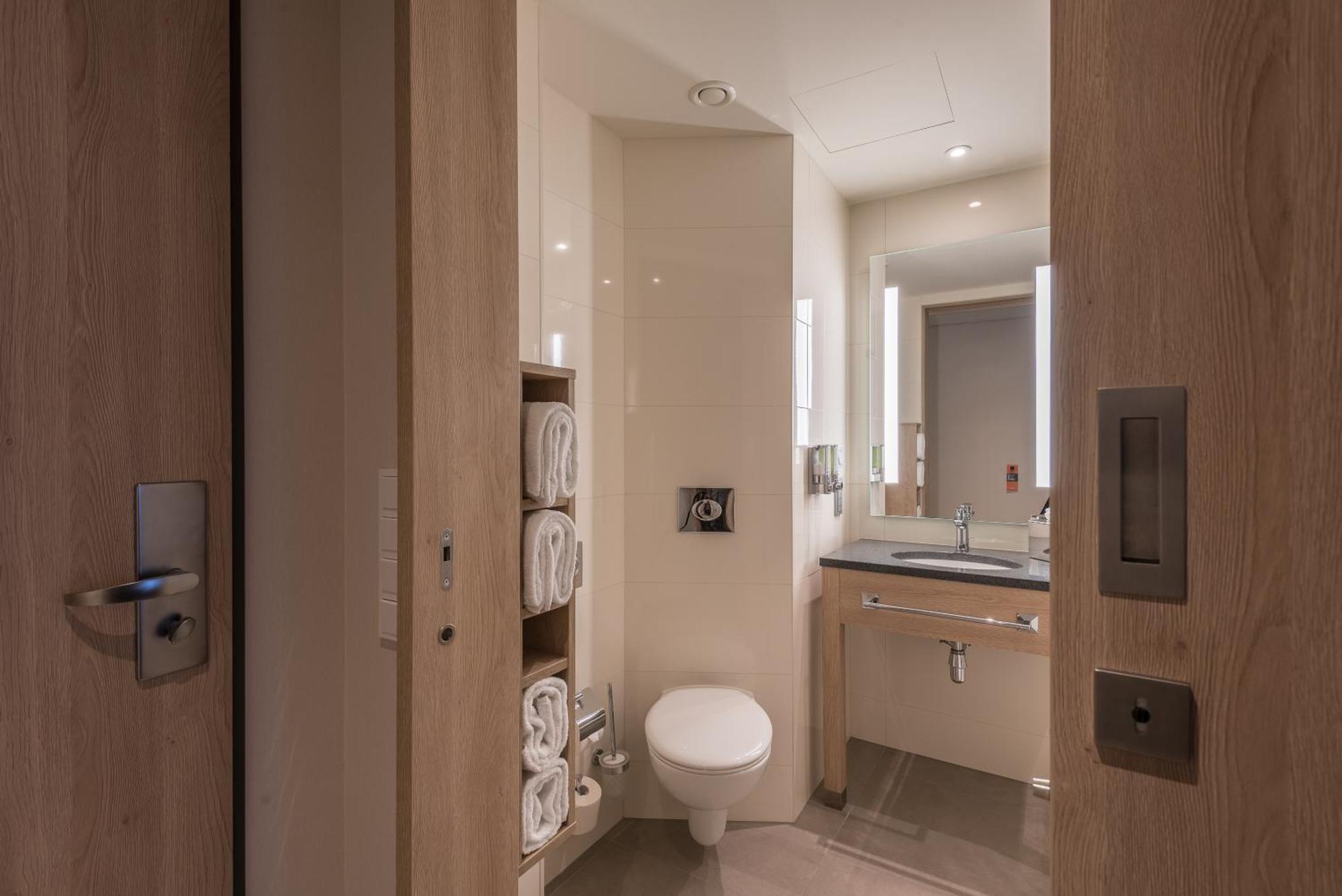 Hampton By Hilton Freiburg Hotel Bagian luar foto