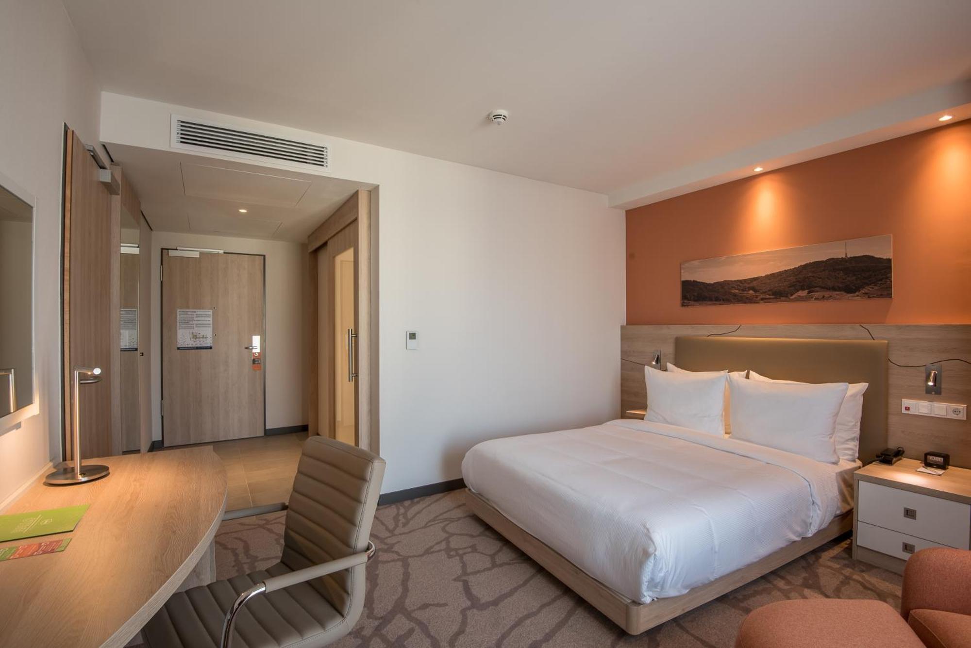 Hampton By Hilton Freiburg Hotel Bagian luar foto