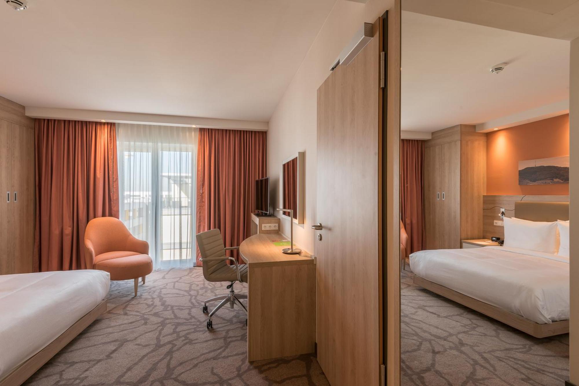 Hampton By Hilton Freiburg Hotel Bagian luar foto