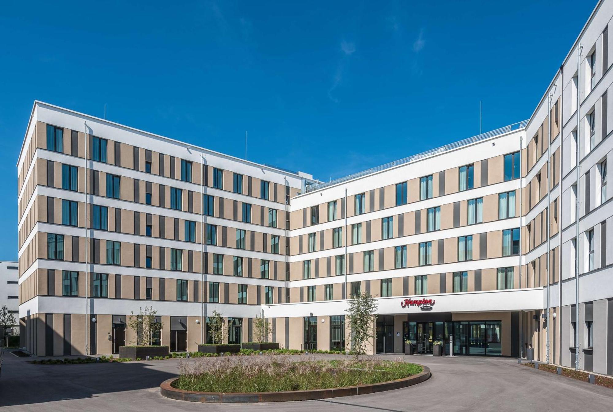 Hampton By Hilton Freiburg Hotel Bagian luar foto