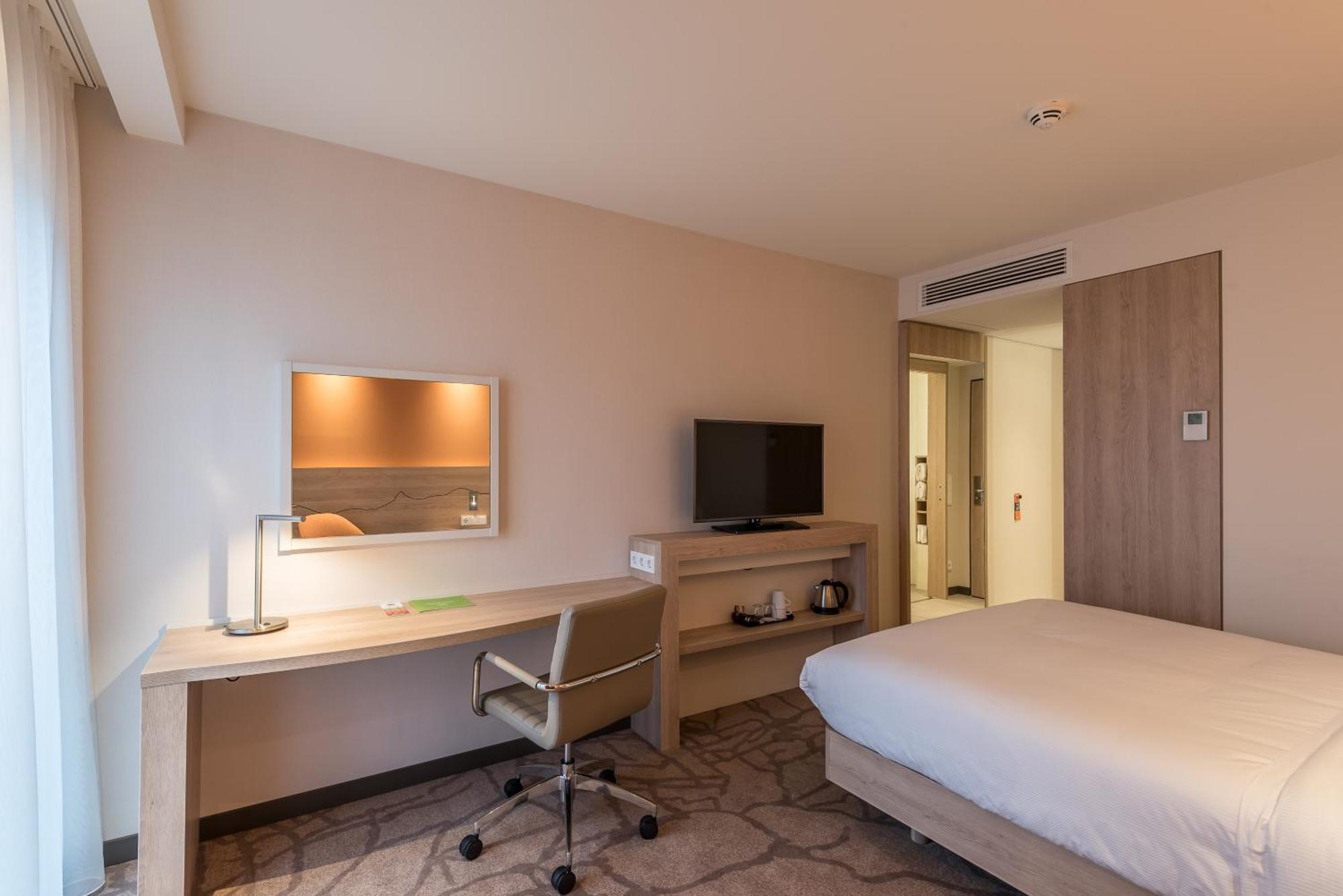 Hampton By Hilton Freiburg Hotel Bagian luar foto