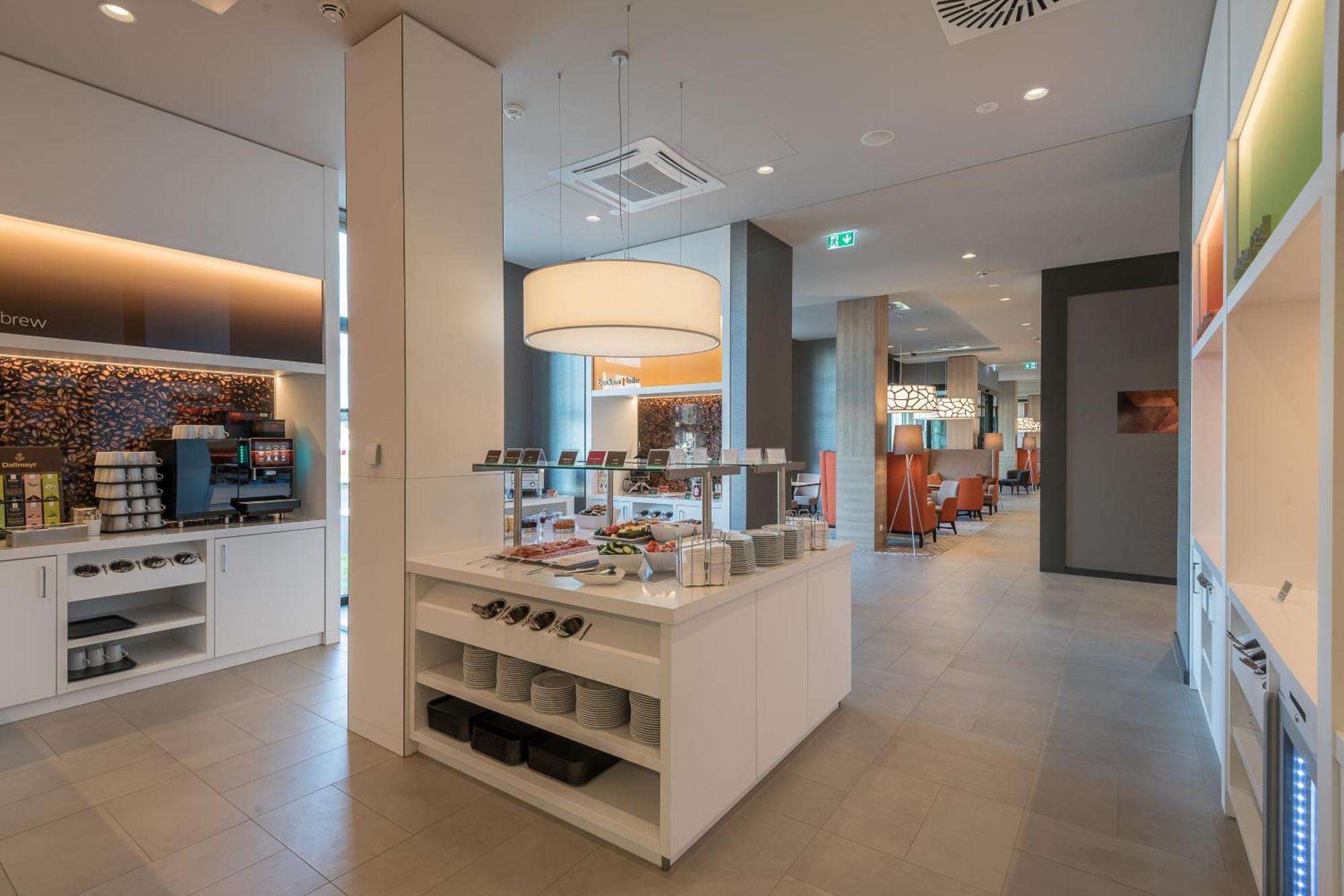 Hampton By Hilton Freiburg Hotel Bagian luar foto