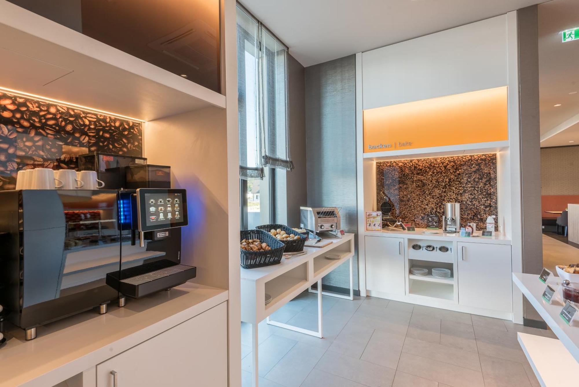 Hampton By Hilton Freiburg Hotel Bagian luar foto