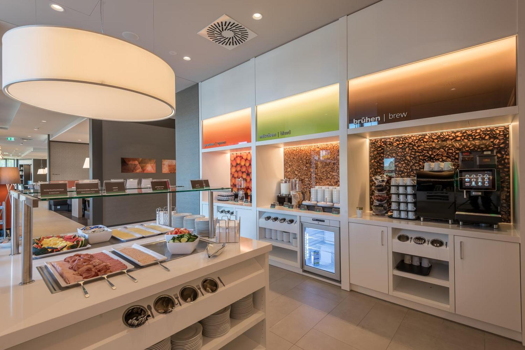 Hampton By Hilton Freiburg Hotel Bagian luar foto