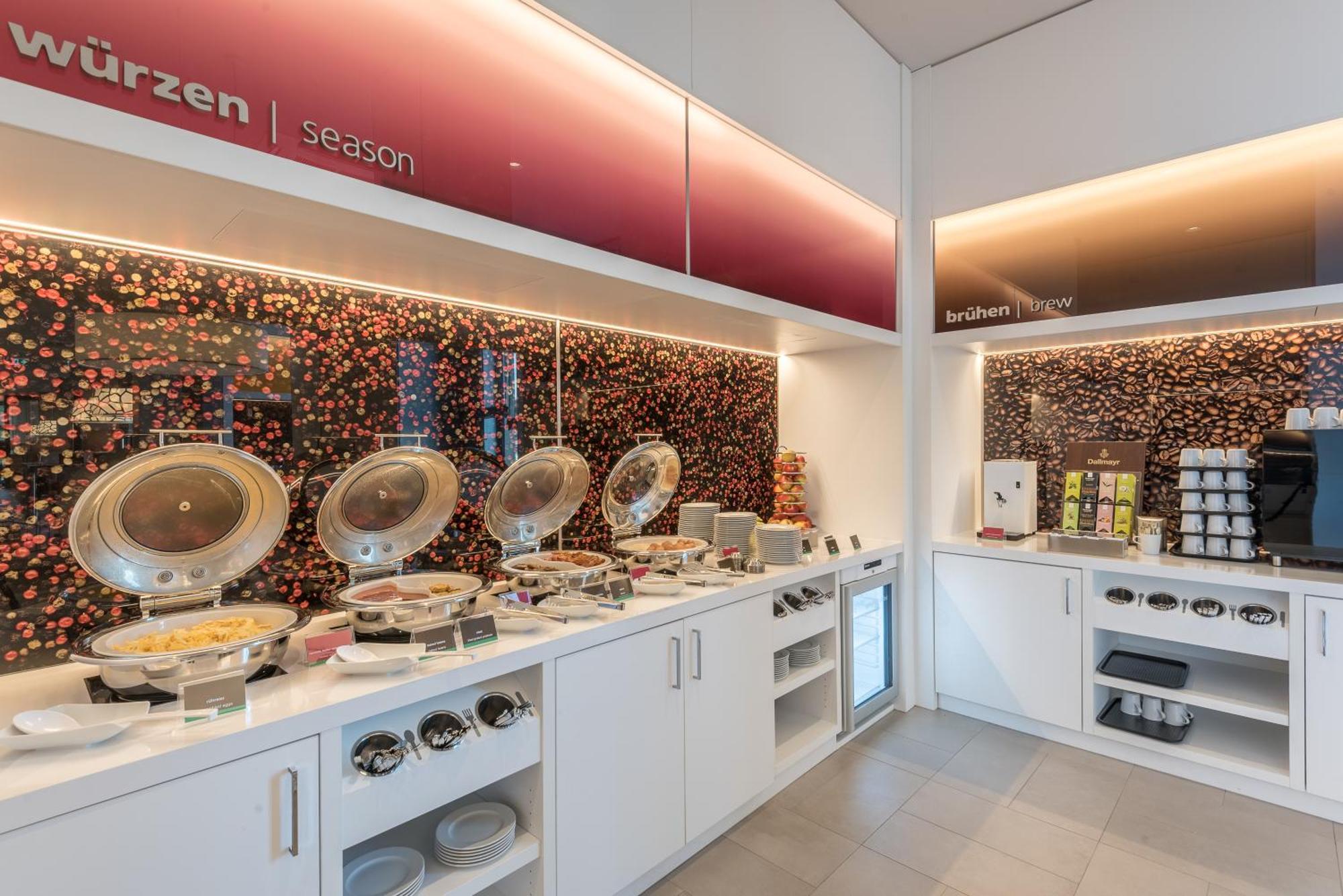 Hampton By Hilton Freiburg Hotel Bagian luar foto